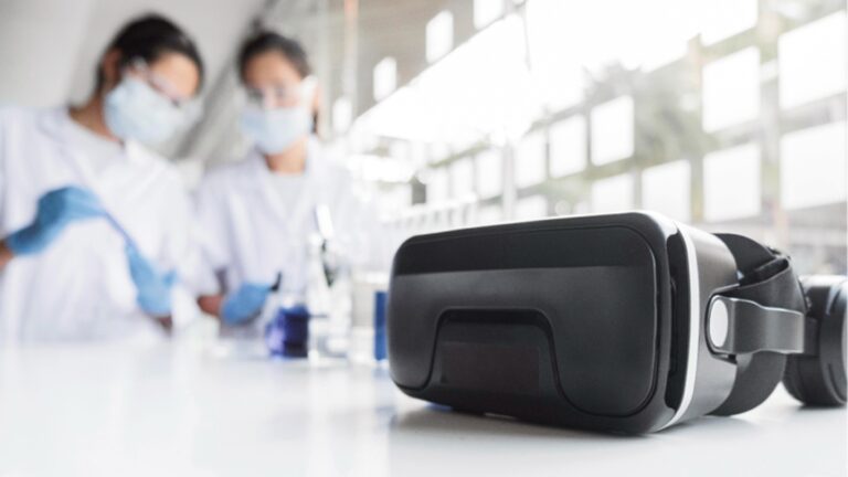 How-to-Integrate-AR-and-VR-into-Your-Medical-Training-Curriculum